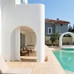 וילה Neox With 2 Pools, Jacuzzi, Sauna & Minigolf פאטהיה