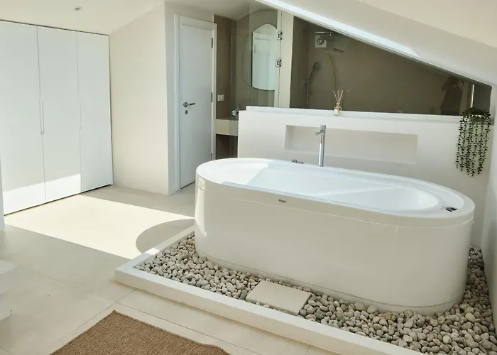 Vilă Neox With 2 Pools, Jacuzzi, Sauna & Minigolf