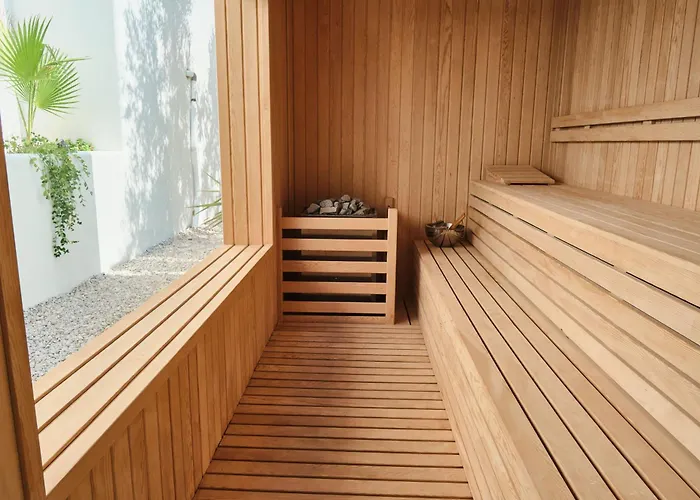 Neox With 2 Pools, Jacuzzi, Sauna & Minigolf Vilă