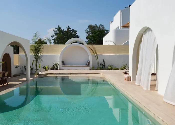 Neox With 2 Pools, Jacuzzi, Sauna & Minigolf Vilă