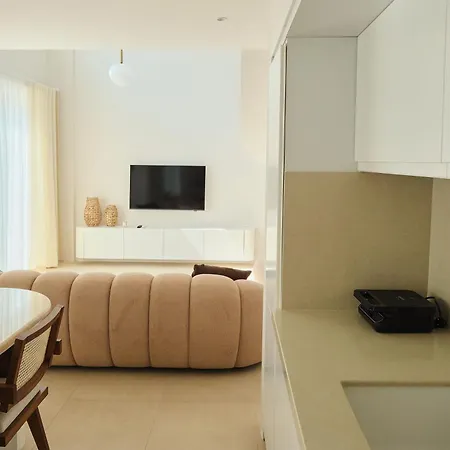 Neox With 2 Pools, Jacuzzi, Sauna & Minigolf 페티예